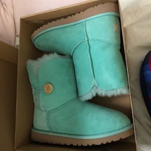 Mint bailey Button uggs